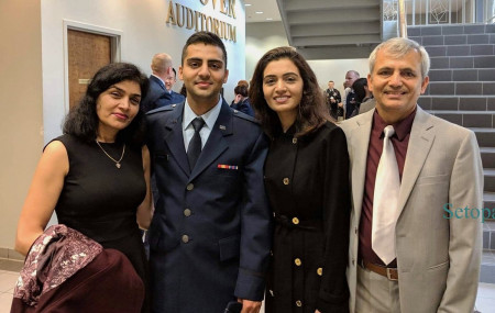 बायाँबाट क्रमशः पवित्रा न्यौपाने, भाष्कर न्यौपाने, रेश्मा न्यौपाने र पूर्ण न्यौपाने। तस्बिर स्रोत: पूर्ण न्यौपाने